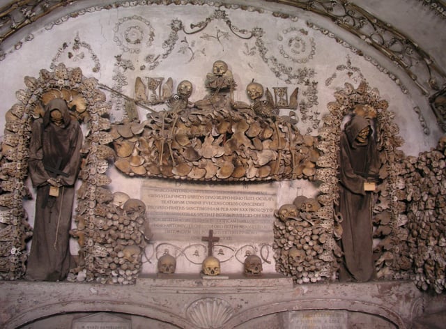 Rome: Capuchin Crypt and Dark Center Walking Tour