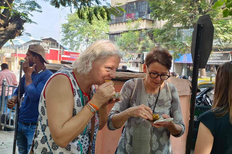 Mumbai: Best Steet Food Tour & Evening Market with a Local