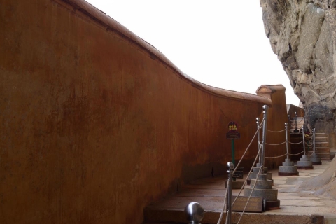 Sigiriya Tagestour | Besuch Sigiriya Felsen Dambulla HöhlentempelSigiriya Tagestour | Besuch des Dambulla Höhlentempels Golden Temple