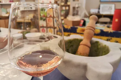 Genua: Weinprobe mit Pesto und Focaccia in der Nähe des Kolumbushauses Genua: Weinprobe mit Pesto und Focaccia in der Nähe des Kolumbushauses