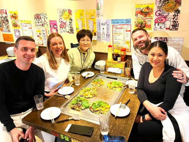 Hiroshima: Okonomiyaki Hopping Tour – Compare 2 Local Styles
