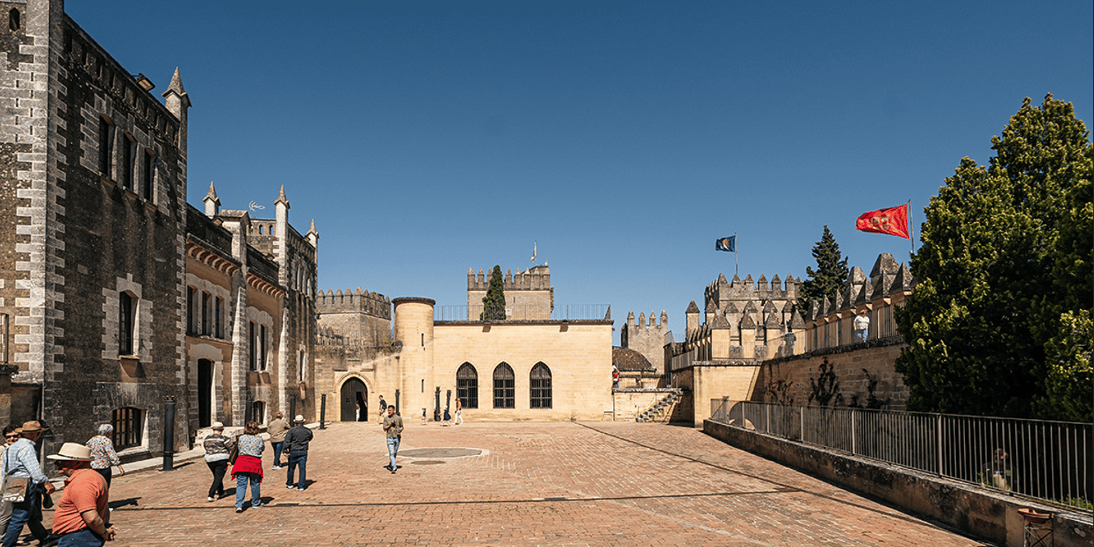 Córdoba: Almodóvar del Río Castle Exclusive Private Tour