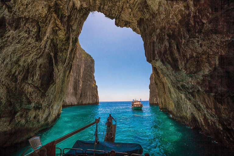 Corfu: Paxos and Antipaxos Cruise with Highspeed Catamaran From Benitses Port to Gaios Village (with transfer)