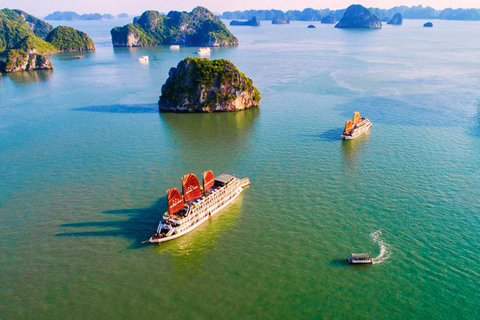 Desde Hanoi: 2D1N Bahía de Ha Long en Crucero Boutique Arcady