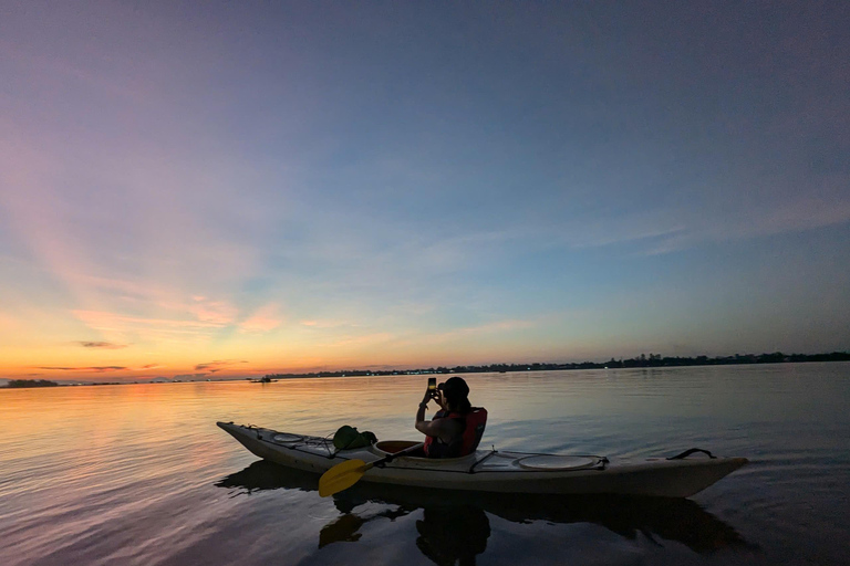 Hoi An: Sunset Kayaking Tour to Lantern Town