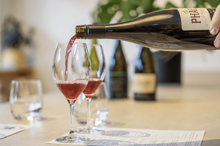 Private Adelaide Hills Wine Tastings and Lunch Day Tour Adelaide: Private Day Tour of Adelaide Hills with Lunch
