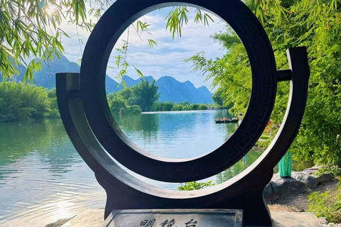 阳朔：天际线山脊、玉龙江和十里画廊阳朔：天际线山脊、玉龙河和十里画廊