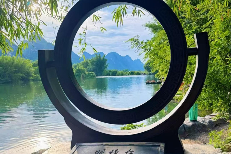 阳朔：天际线山脊、玉龙江和十里画廊阳朔：天际线山脊、玉龙河和十里画廊