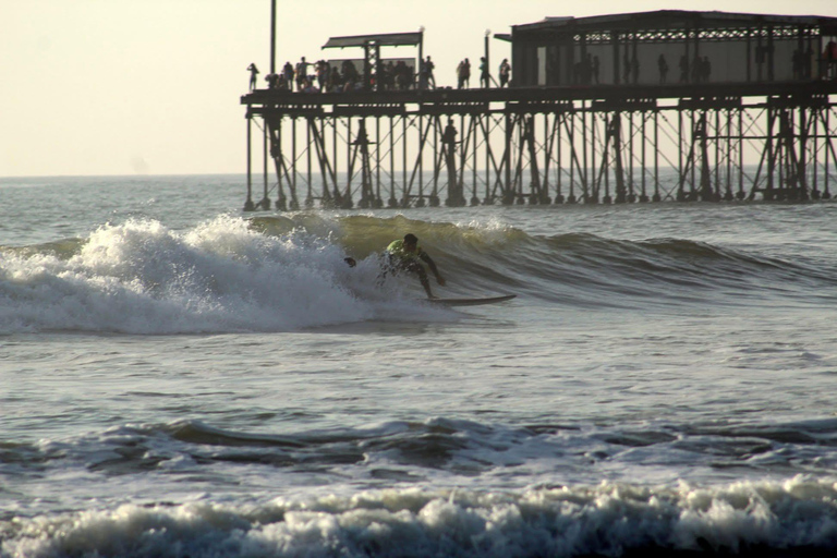 Chiclayo: Surfing Lessons for Beginners and Advanced Surfers Chiclayo: Beginner and Advanced Surfing Lessons