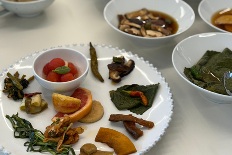 Busan: Korean Cooking Class with Kimchi and Gimbap