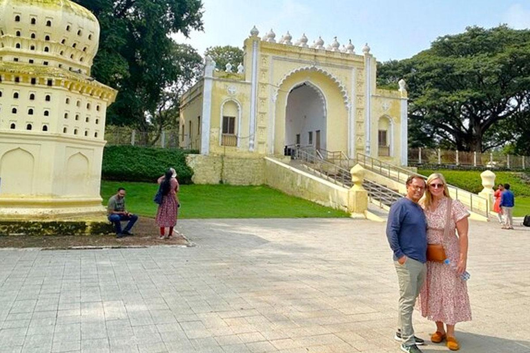 Saree Weaving & Srirangapatna Palace Day Tour from Bangalore