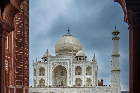 Wycieczka po Tadź Mahal, Czerwonym Forcie i grobowcu Itimada z Delhi z 5-gwiazdkowym obiademZ Delhi: prywatny samochód i przewodnik na wycieczkę (bez biletów i lunchu)