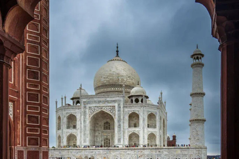 Wycieczka po Tadź Mahal, Czerwonym Forcie i grobowcu Itimada z Delhi z 5-gwiazdkowym obiademZ Delhi: prywatny samochód i przewodnik na wycieczkę (bez biletów i lunchu)
