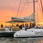 Venezia: Crociera al tramonto in catamarano con aperitivo jazz