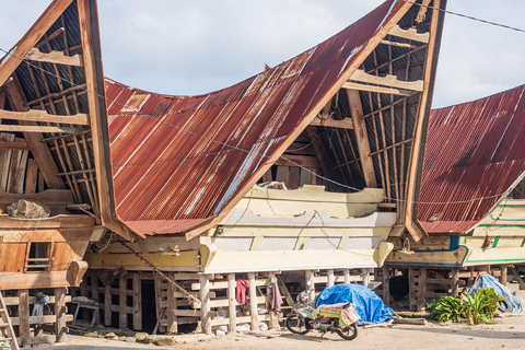 Medan: Discover the Best of Sumatra Day Trip! Medan: Lake Toba Tour