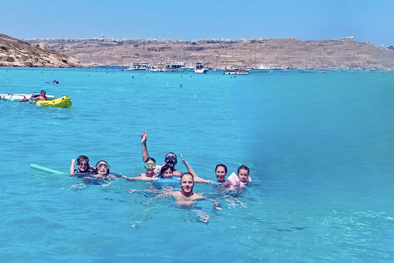 O melhor de Comino em um piscar de olhos: passeio de barco pelas cavernas, enseadas e praias