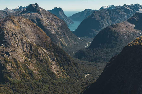 Wanaka: Voo em Milford Sound e cruzeiro de barco panorâmico