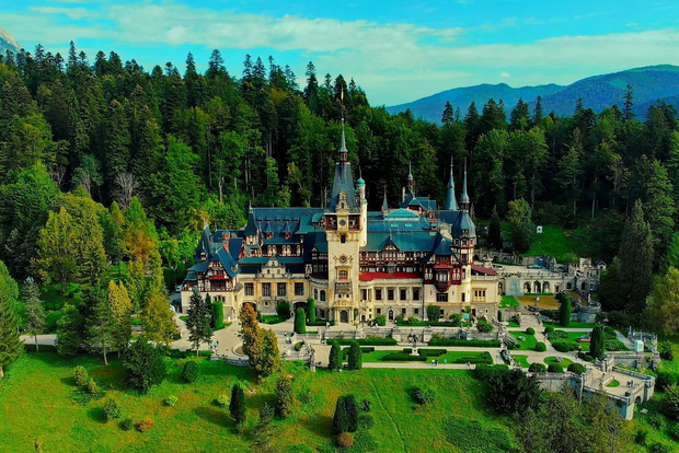 Bucharest - Peleș Castle-Dracula Castle-Black Church Brasov