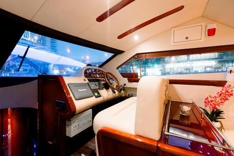 迪拜：私人游艇巡航（可选配美食套餐）3小时游船之旅