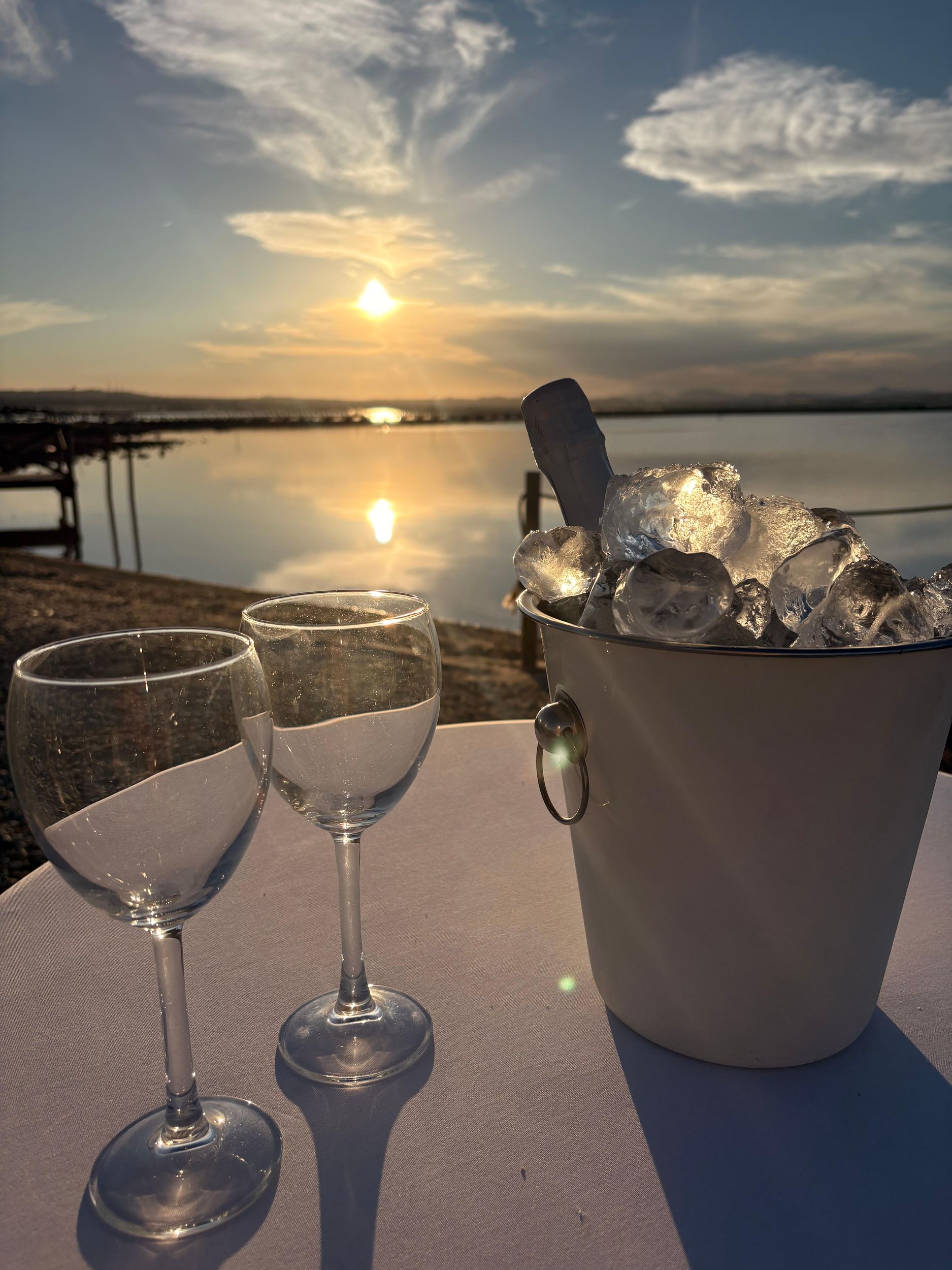 Besuchen Sie die Lagune Rosa bei Sonnenuntergang bei einem Glas Cava