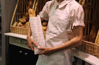 Backe in Paris in einer französischen Bäckerei