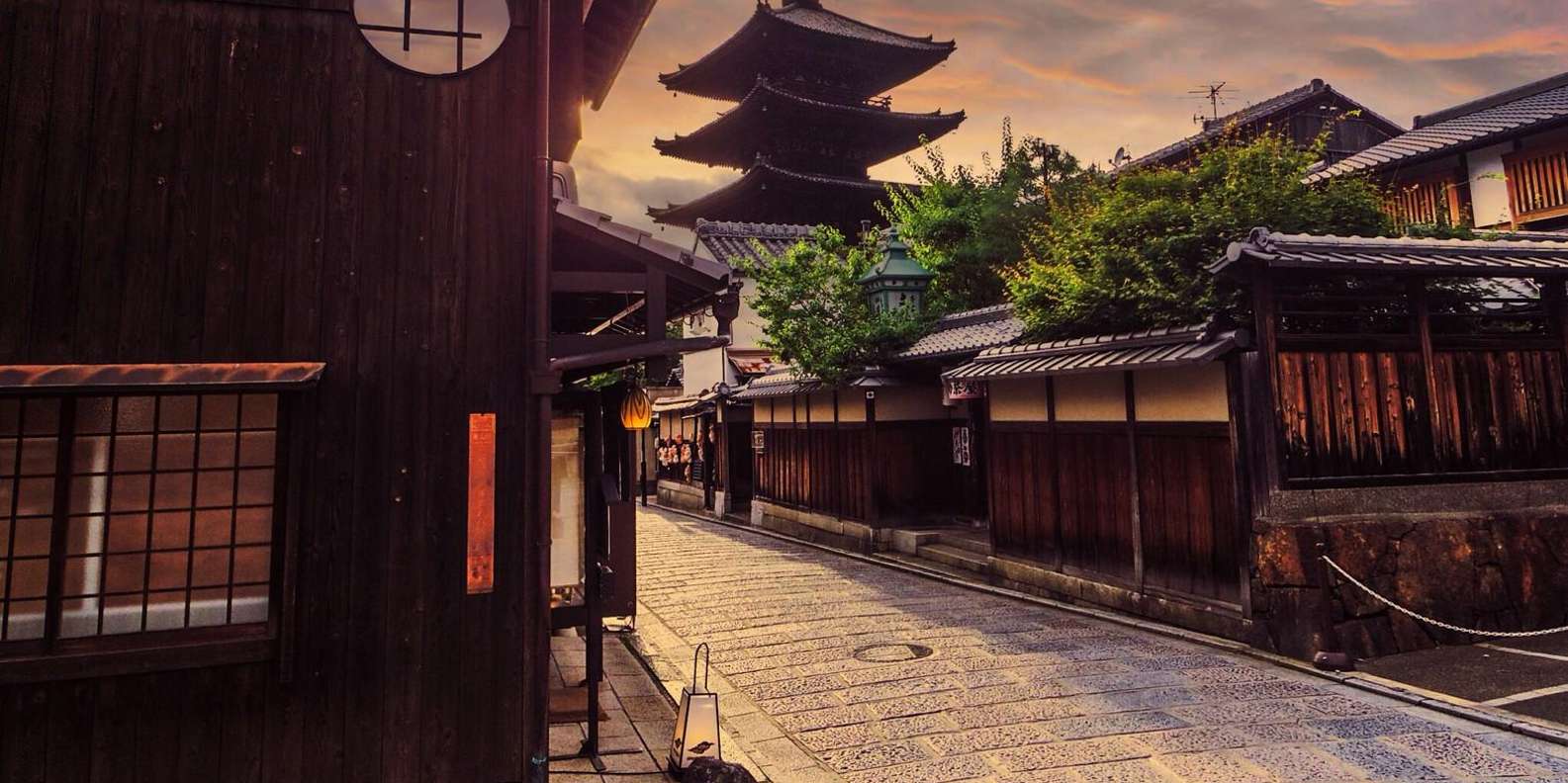Kyoto Geisha Walking Tour: Gion District & Hidden Gems