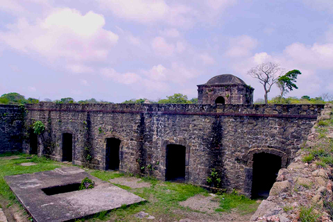 Panama City: Fort San Lorenzo i śluza Agua Clara na Kanale PanamskimPanama City: Fort San Lorenzo i Kanał Panamski Śluza Agua Clara