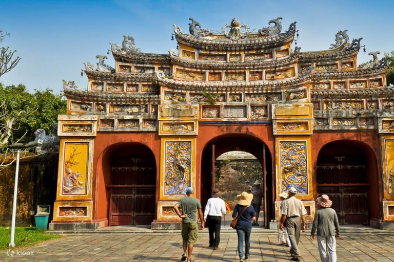 Excursión por el Patrimonio de Hue en Ciclo: Ciudadela, Museos y Mercado Local