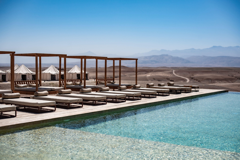 Marrakech: Agafay Desert Inara Camp Passe de um dia na piscina com almoço