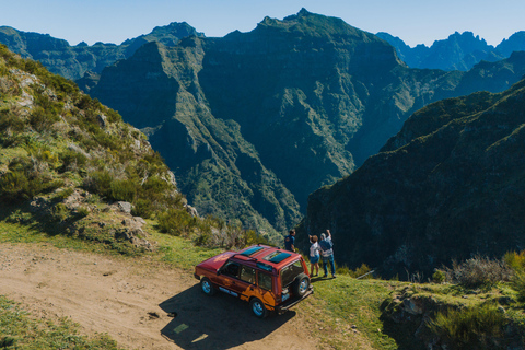 Tour de día completo en todoterreno por el oeste de Madeira, con recogidaExcursión en todoterreno por Madeira