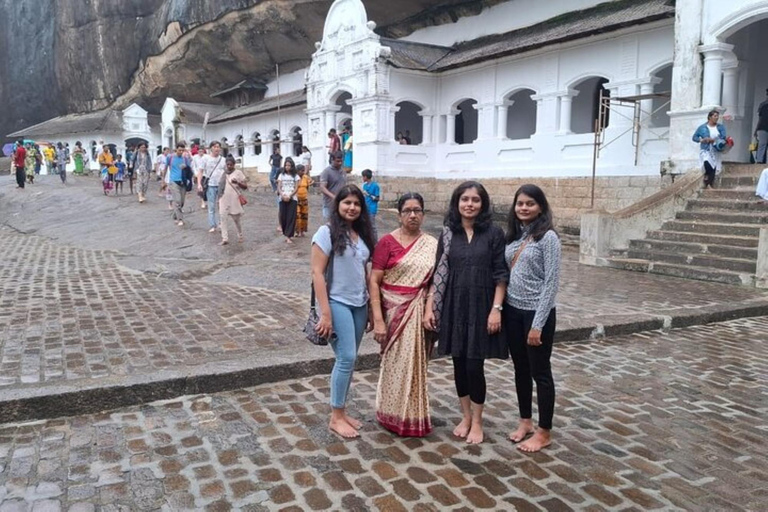 From Colombo: Dambulla, Sigiriya, and Jeep Safari Day Trip