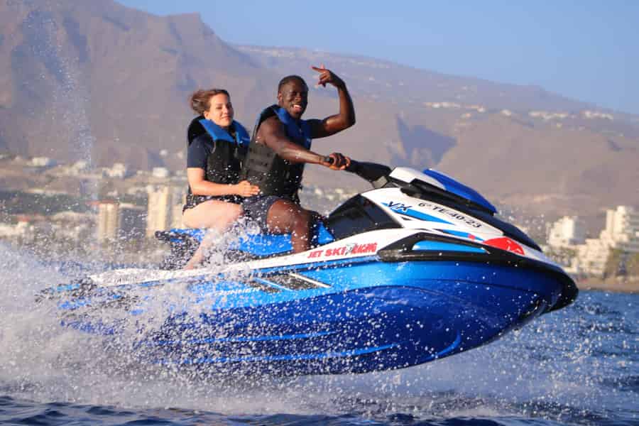 Teneriffa: Geführte Jetski-Tour mit optionalem Fotoservice. Foto: GetYourGuide Teneriffa: Geführte Jetski-Tour mit optionalem Fotoservice. Foto: GetYourGuide