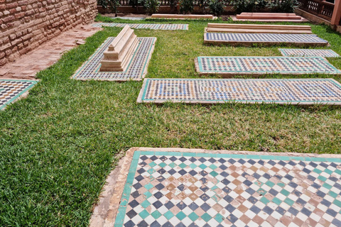 Marrakech arv: Saadiska gravar, Bahia Palace &amp; Medina TourDelad tur från mötesplats (utan inträdesbiljetter)