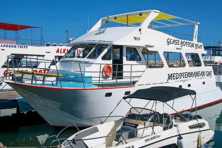 لاتشي رحلة بحرية على متن قارب واحد في بلو لاغون البحر الأبيض المتوسطرحلة بحرية صباحية