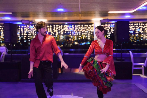 رحلة عشاء بحرية في مضيق البوسفور مع مشروبات وترفيه غير محدودمشروبات غازية غير محدودة وبدون تحويل