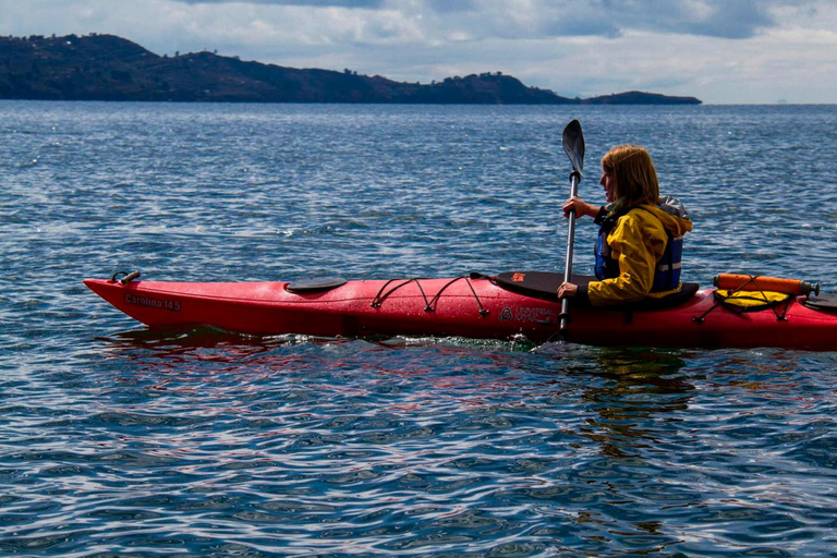 Depuis Puno : Excursion en kayak aux îles Uros | Journée entièreDepuis Puno : Excursion en kayak vers les îles Uros | Journée entière