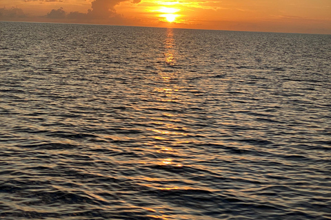 Soufriere: Private Sonnenuntergangs-Kreuzfahrt mit Getränken