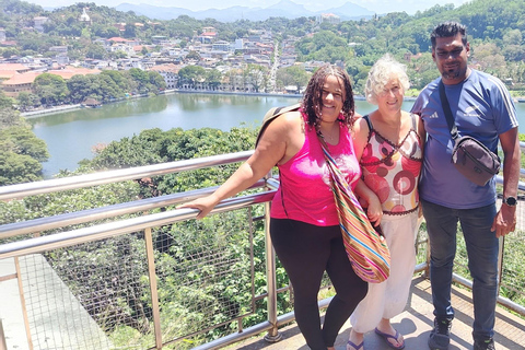 Kandy: Guided City Tour with Boat Ride & Tuk-Tuk Ride