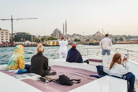 Istanbul: Bosphorus Sunset Cruise on a Luxurious Yacht