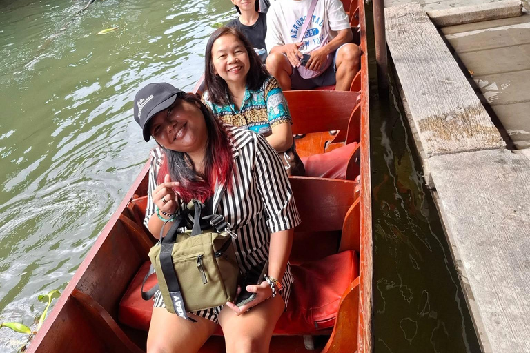 Bangkok: Maeklong Railway and Damnoen Saduak Market Tour Bangkok: Maeklong Railway, Floating Market & Wat Bangkrung