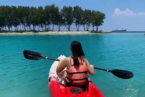 Jakarta: Asha Island Trip w/ Transfers, Canoe & Paddleboard
