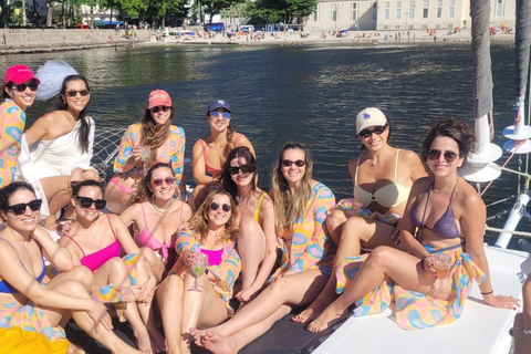 Rio de Janeiro: Private Catamaran Cruise with BBQ & Open Bar