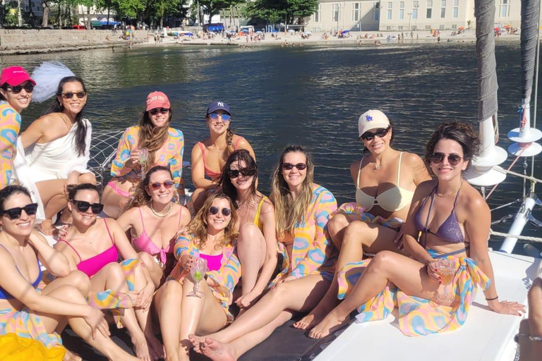 Rio de Janeiro: Private Catamaran Cruise with BBQ & Open Bar
