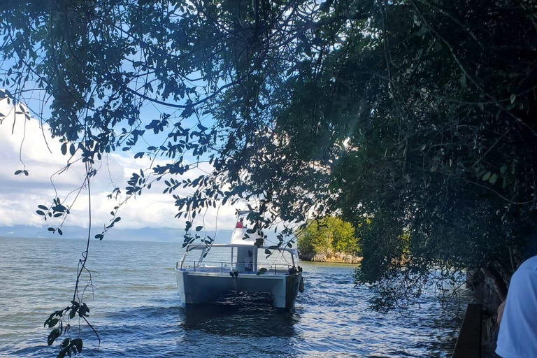 Puerto Plata: Samana, Bacardi Island, and Los Haitises Tour