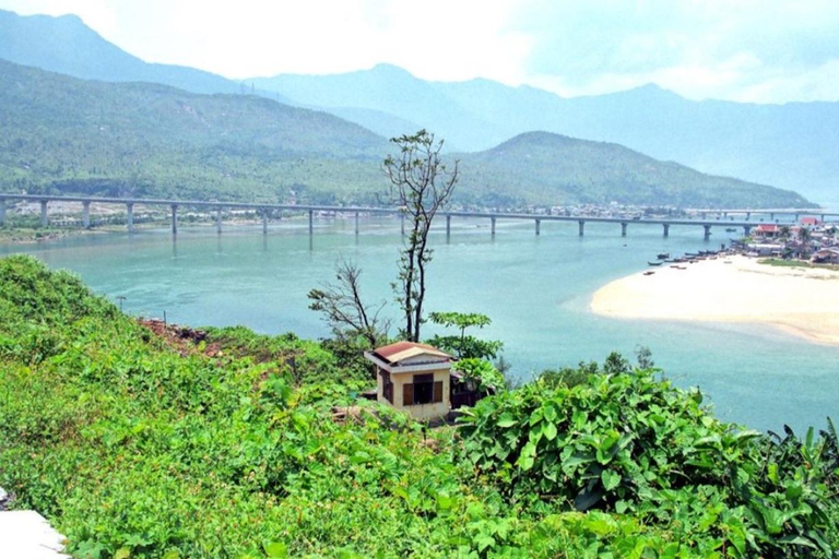 Hoi An/Da Nang: Traslado a Hue Vía Hai Van Pass Coche PrivadoHoi An/ Da Nang : Traslado a Hue por el Paso de Hai Van y Lang Co