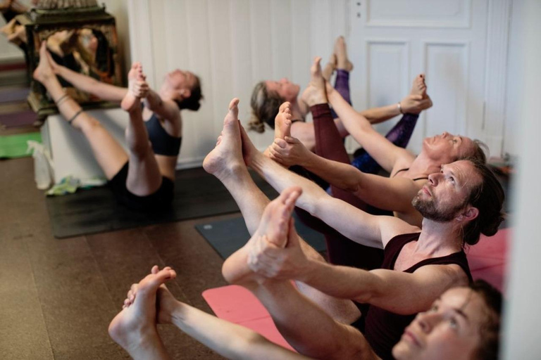 Urban Serenity: Yoga & Ayurvedic Brunch Experience in Oslo