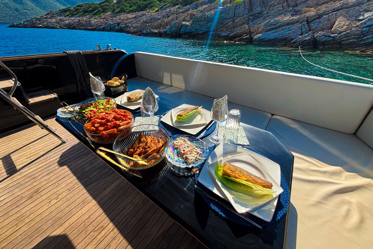 Bodrum: Private Yacht Tour with Lunch for 6 Hours Bodrum Private Yacht Sunset Tour With Dinner For 3 Hour