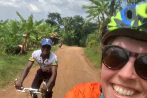 Cyclisme vers les chutes d'eau de Materuni