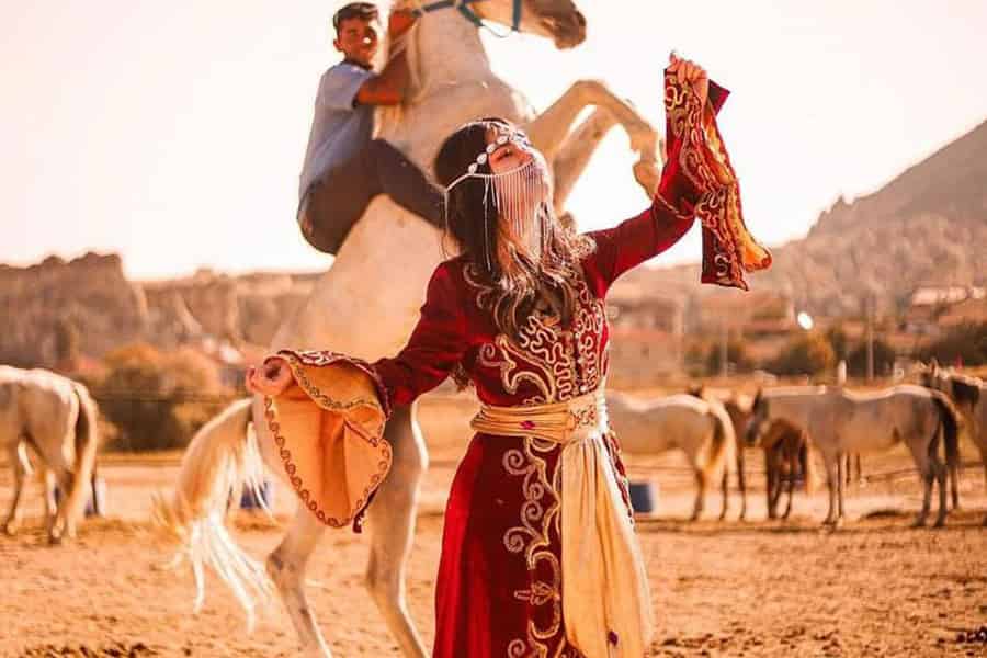 Kappadokien: Tour zu Pferd mit Optionen für Sonnenaufgang und Sonnenuntergang. Foto: GetYourGuide Kappadokien: Tour zu Pferd mit Optionen für Sonnenaufgang und Sonnenuntergang. Foto: GetYourGuide