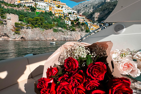 Positano : demande en mariage inoubliable sur un yacht au coucher du soleil